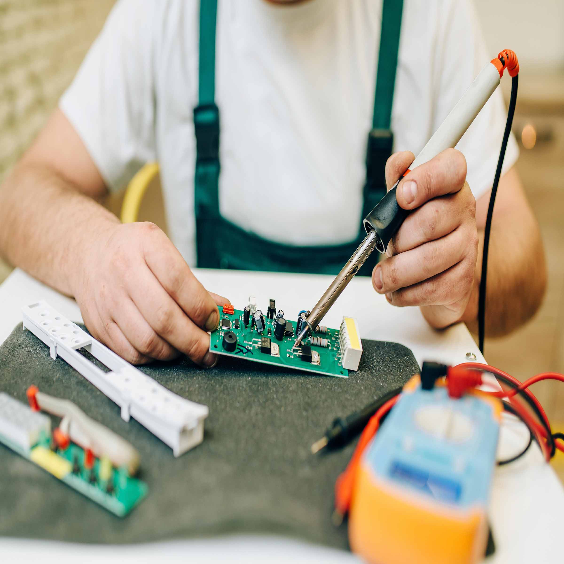 How Much Does An Electrician Earn In South Africa