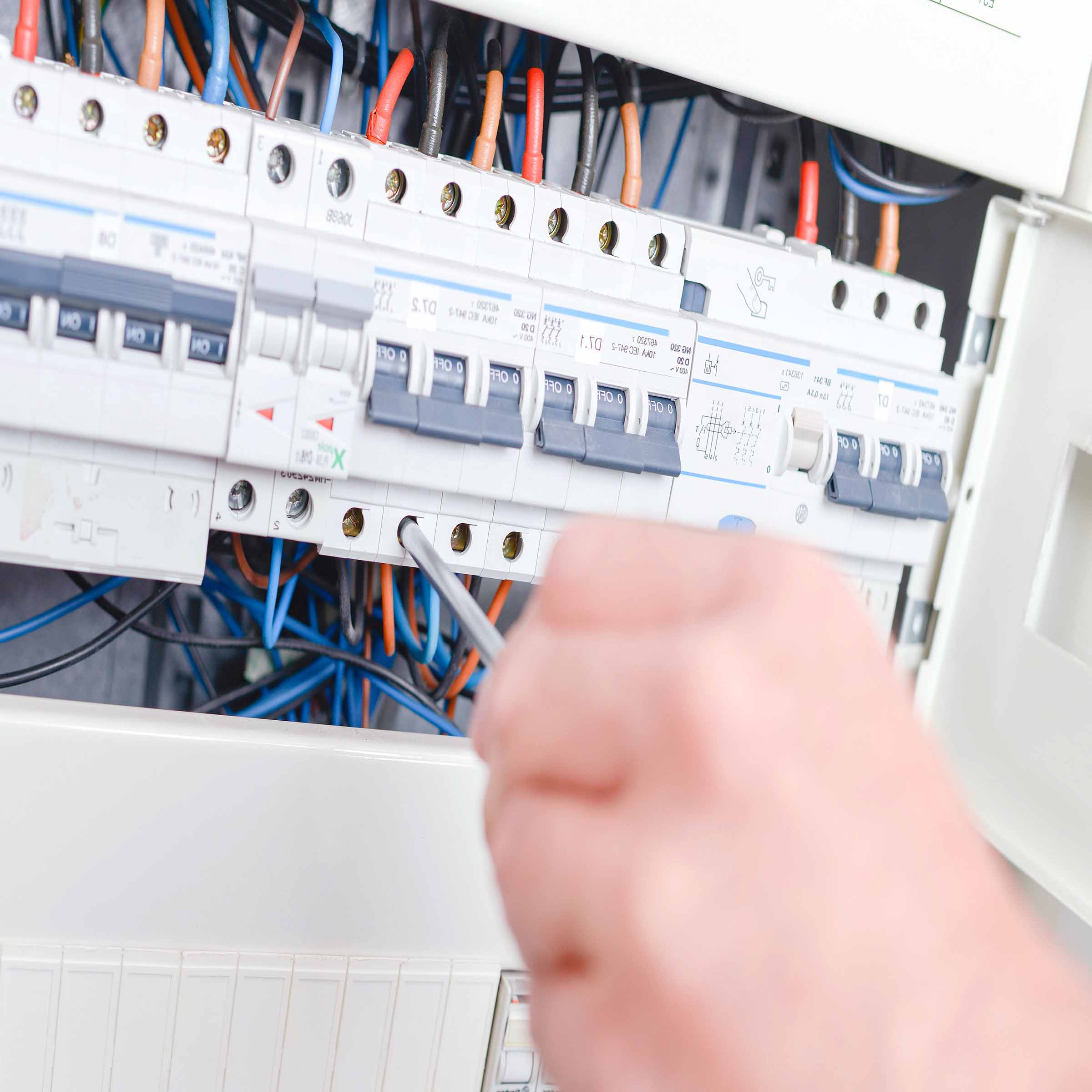 How Much Does An Entry Level Electrician Make