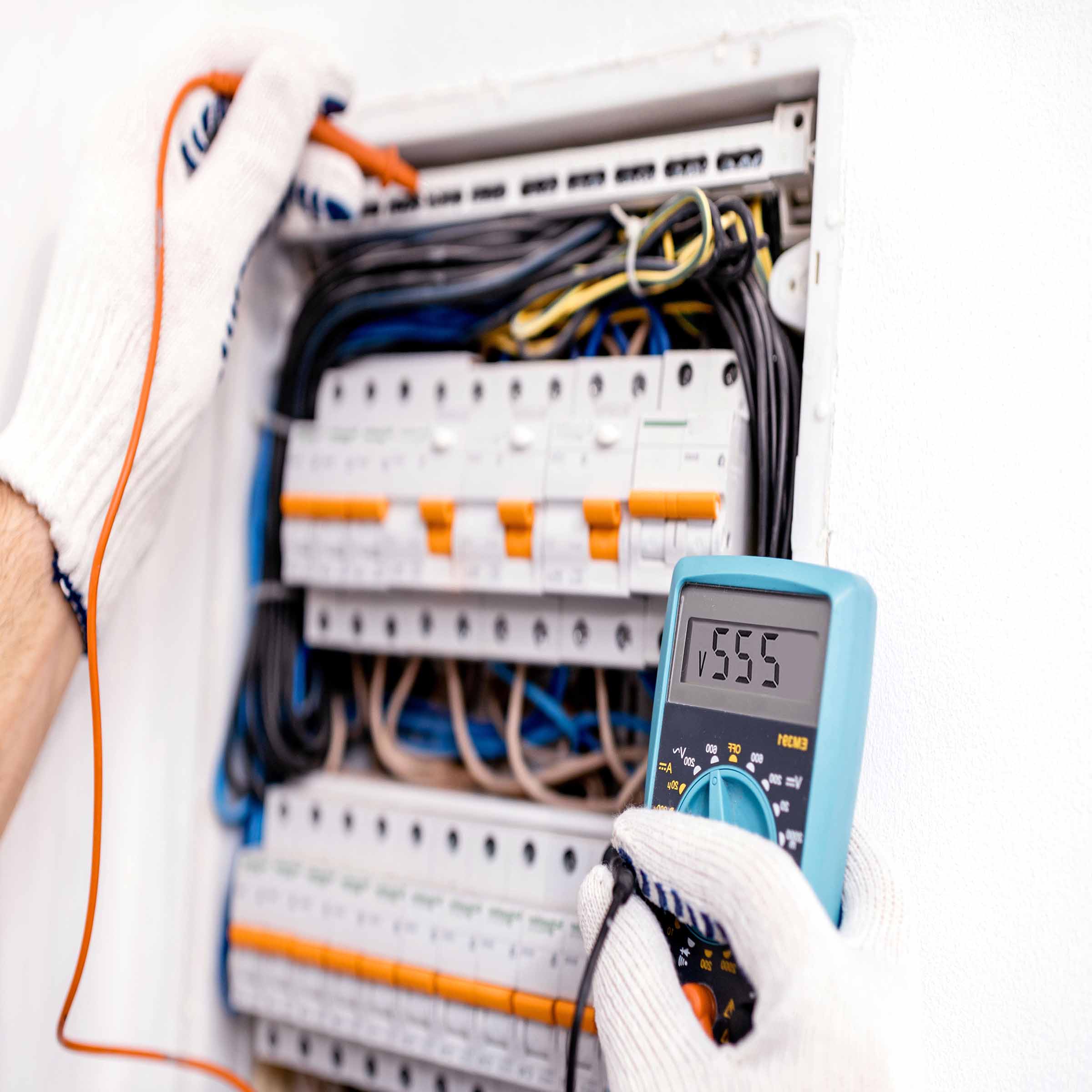 How Much Does An Apprentice Electrician Earn Uk